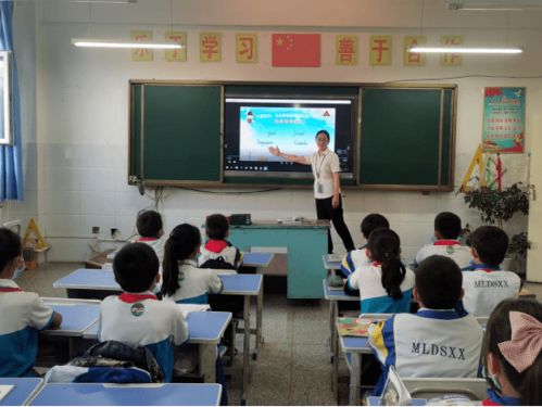 三尺講臺援疆情 教育使命勇擔當 福建援疆教師大愛情懷潤人心